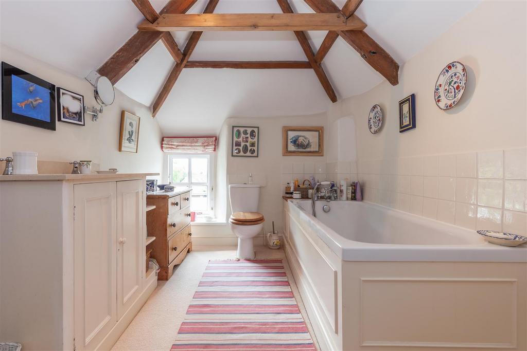 Bathroom 2.jpg