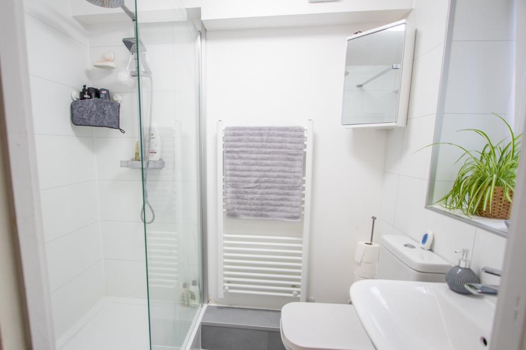 Ensuite shower room