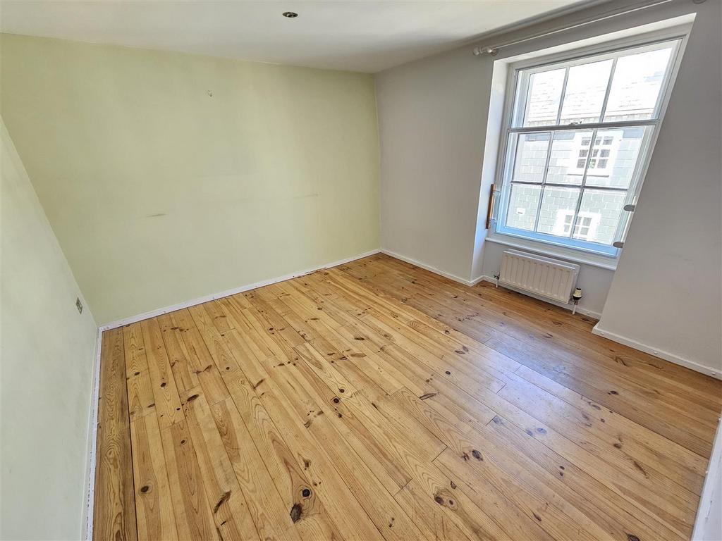 Bedroom 1.jpg