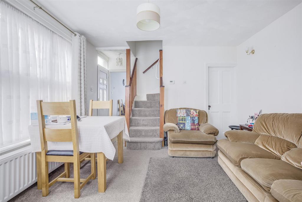 5 Kitchener Road, HP11 2 SH-10.jpg