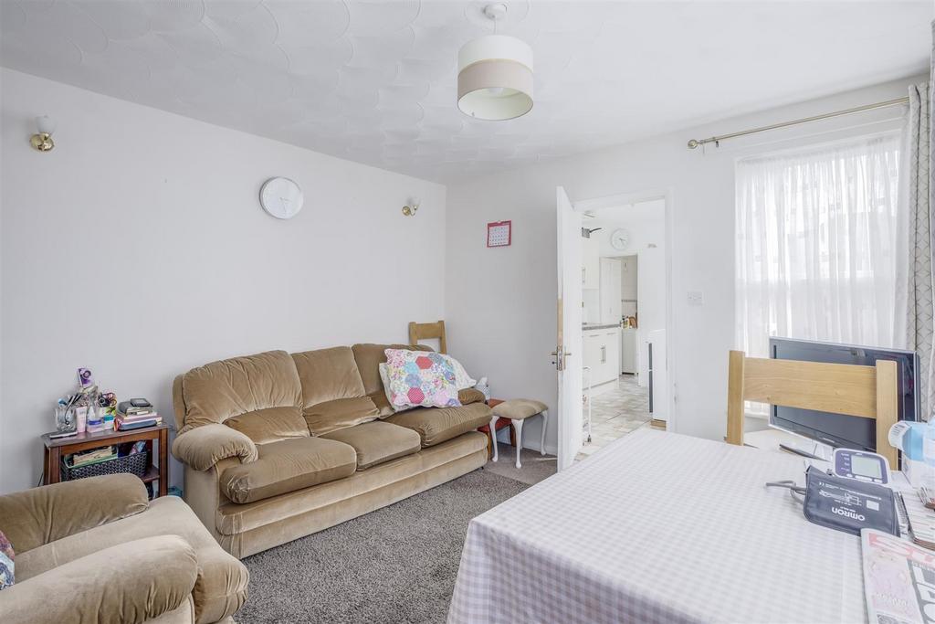 5 Kitchener Road, HP11 2 SH-11.jpg