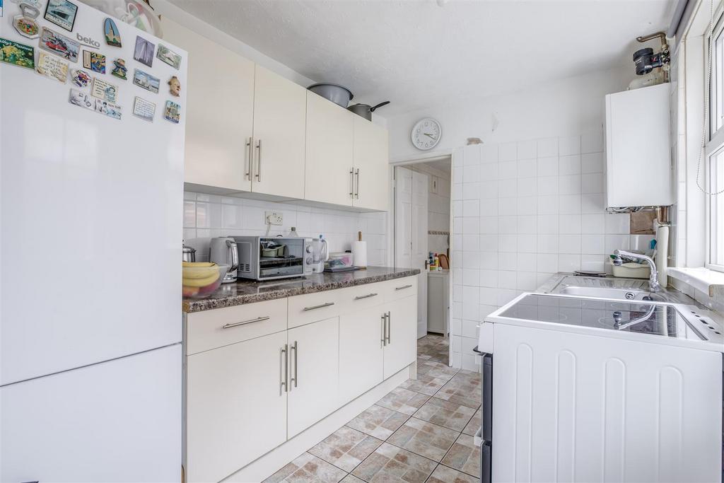 5 Kitchener Road, HP11 2 SH-7.jpg