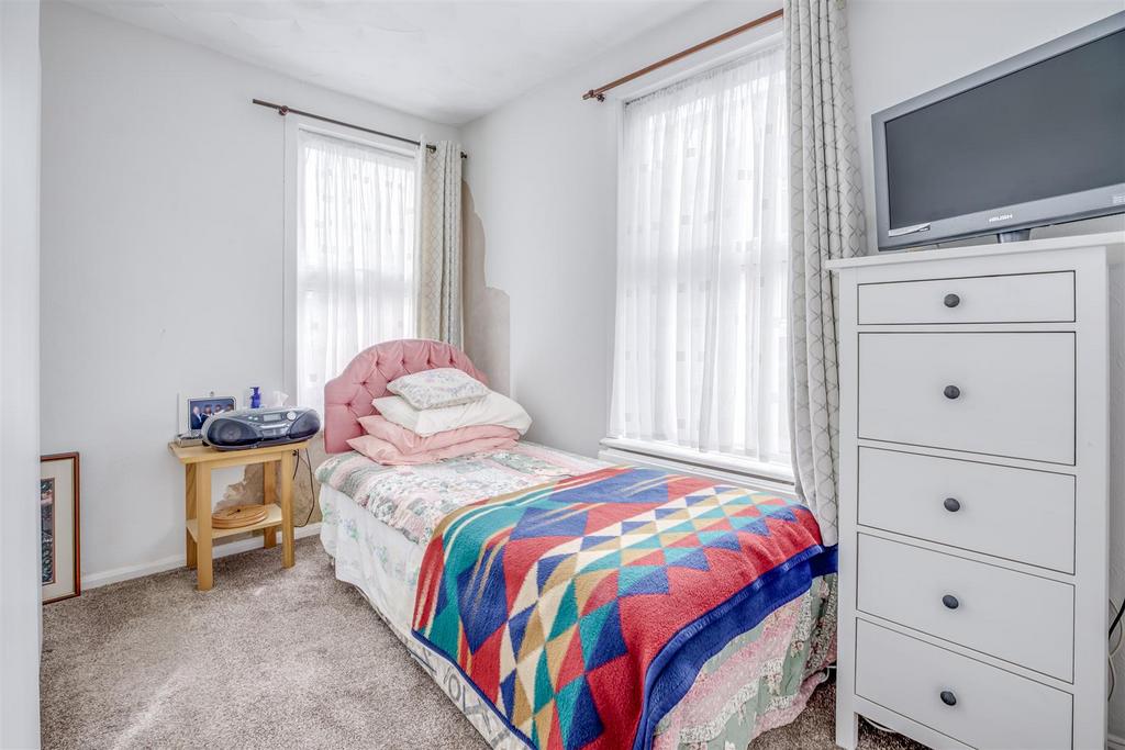 5 Kitchener Road, HP11 2 SH-4.jpg