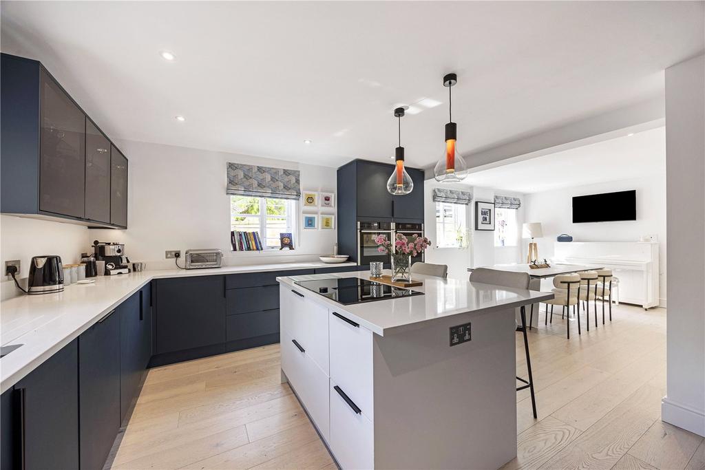 Kitchen/ Dining Room