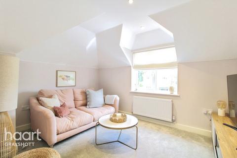 Hepplewhite Place, Hindhead