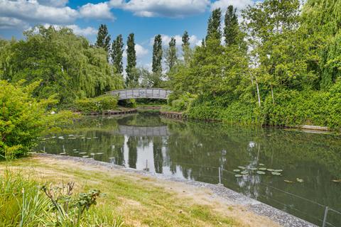 4 bedroom detached bungalow for sale, Skeats Wharf, Milton Keynes MK15