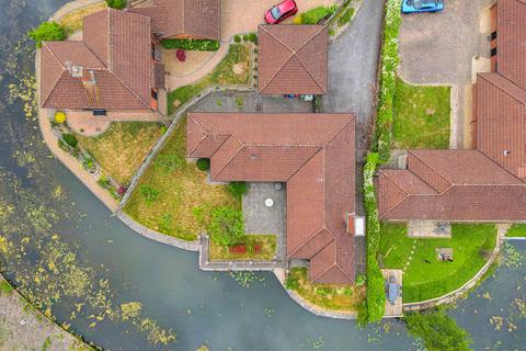 4 bedroom detached bungalow for sale, Skeats Wharf, Milton Keynes MK15