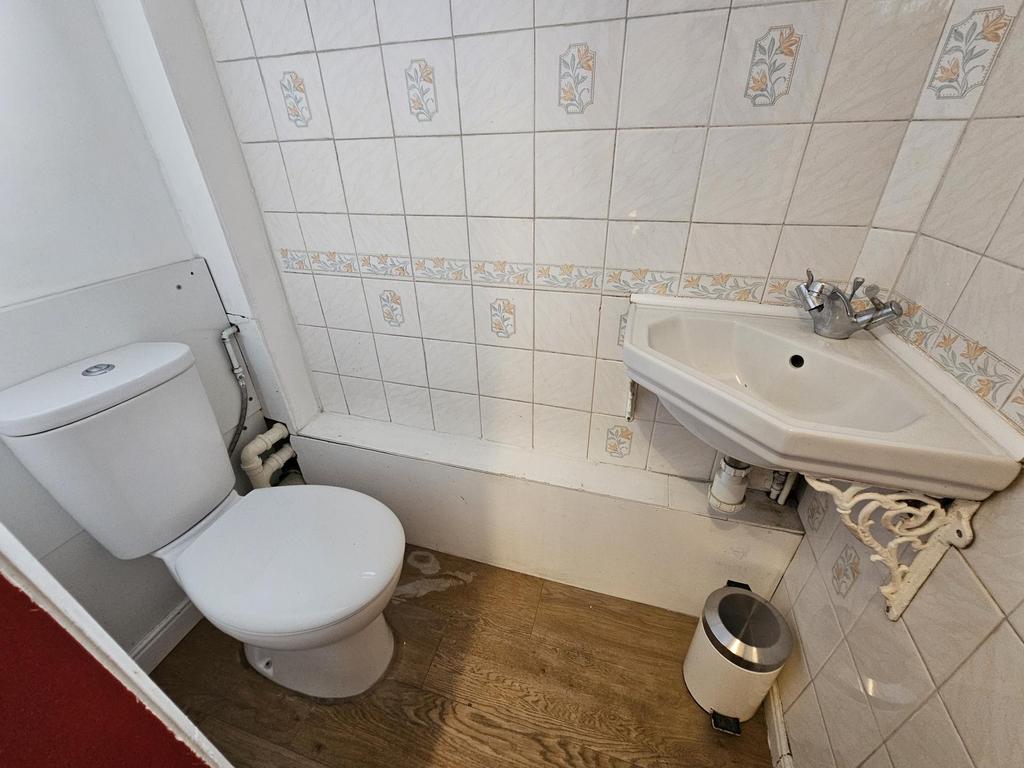A clean and well-maintained bathroom featuring ...