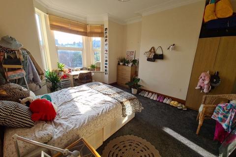 Burley Road, Leeds LS4