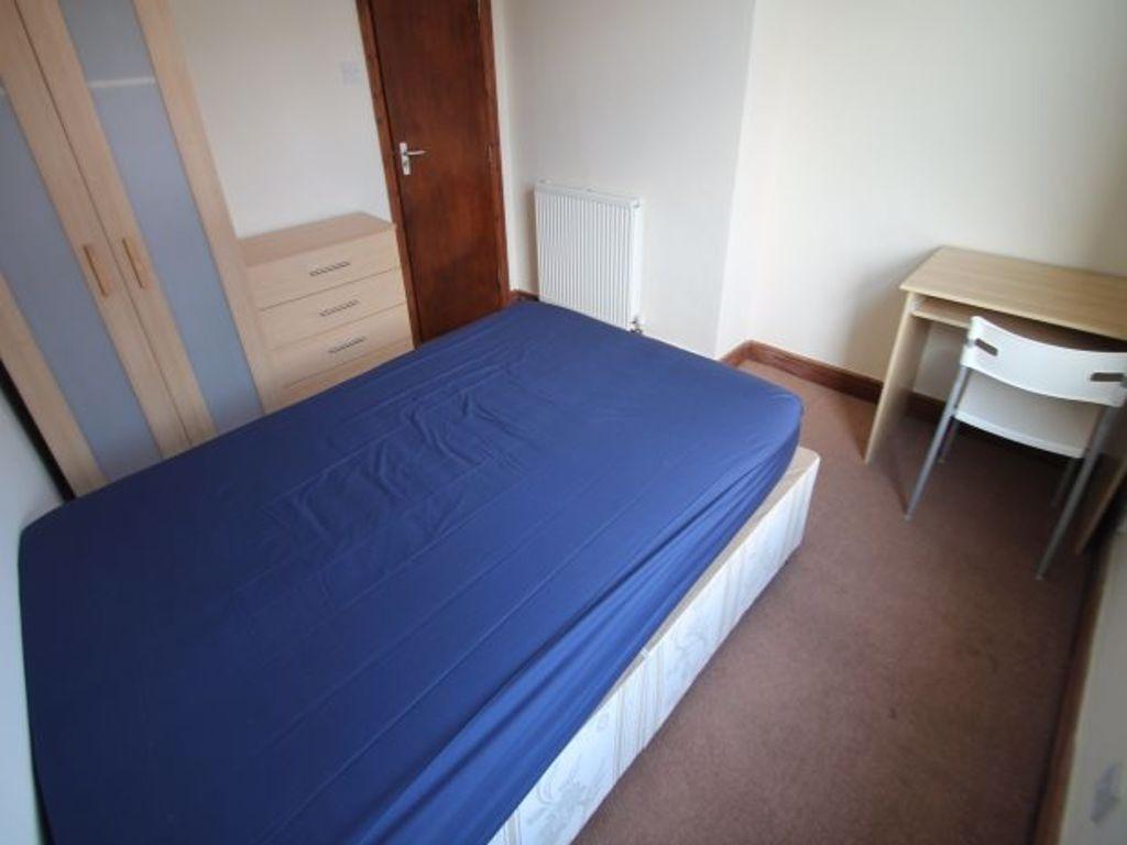 A neat and simple single bedroom featuring a co...
