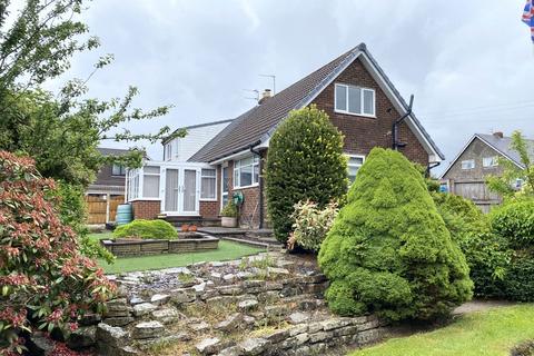 2 bedroom semi-detached bungalow for sale, 32 Lea View, Royton, Oldham, OL2 5HF
