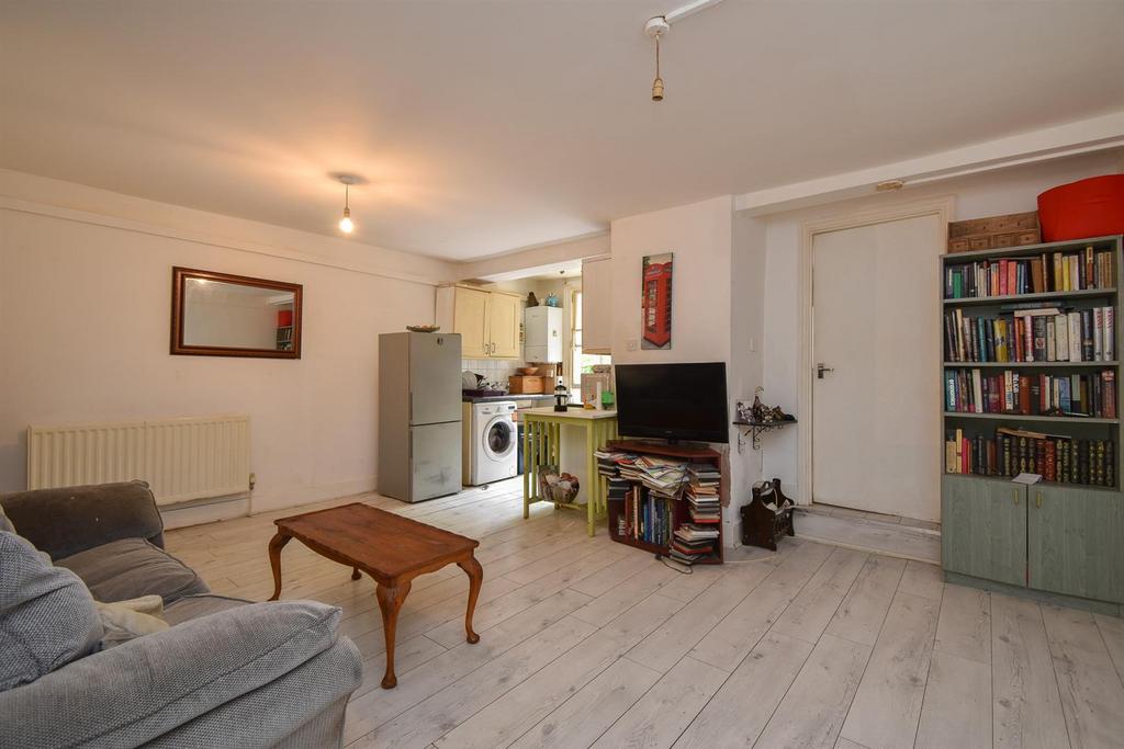 Living space &amp; kitchen