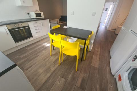 6 bedroom house to rent, St. Annes Drive, Leeds LS4