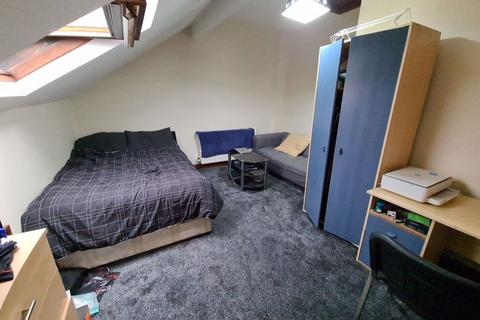 6 bedroom house to rent, Burley Road, Leeds LS4