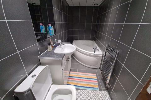 6 bedroom house to rent, Burley Road, Leeds LS4