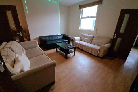 6 bedroom house to rent, Burley Road, Leeds LS4