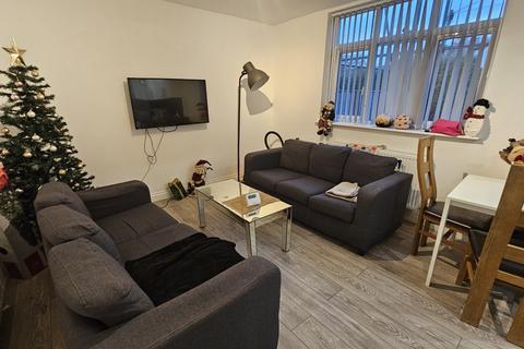 6 bedroom house to rent, Langdale Avenue, Leeds LS6