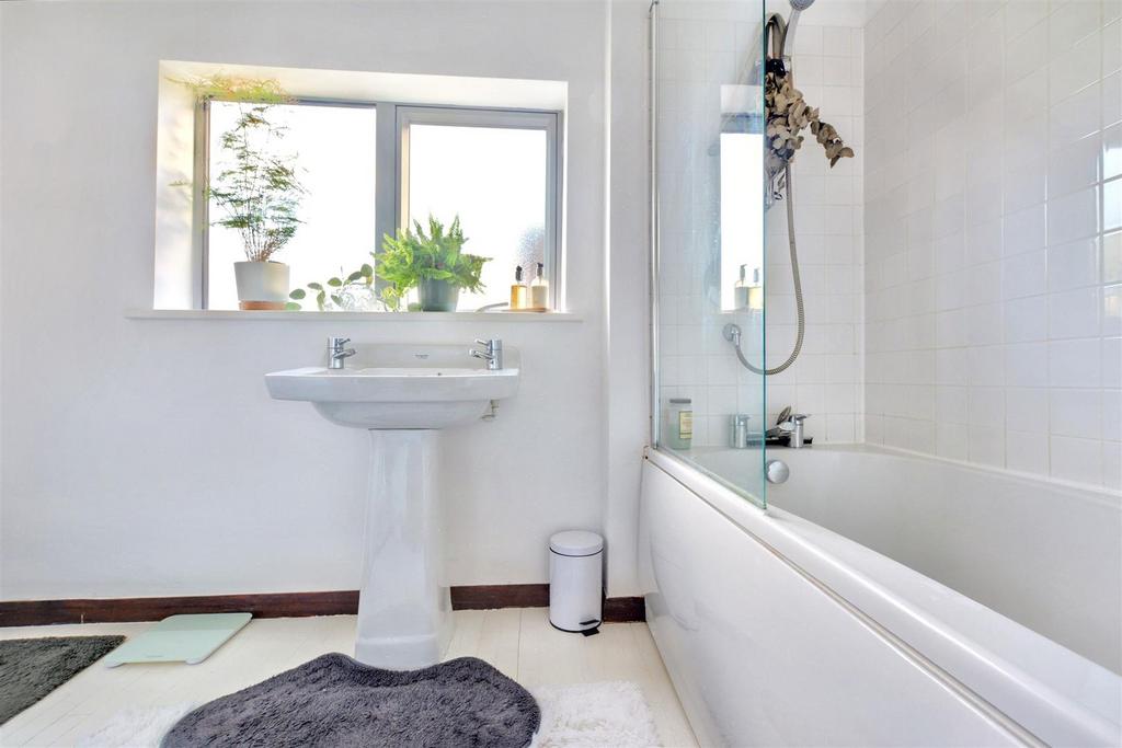 Bathroom 1.jpeg