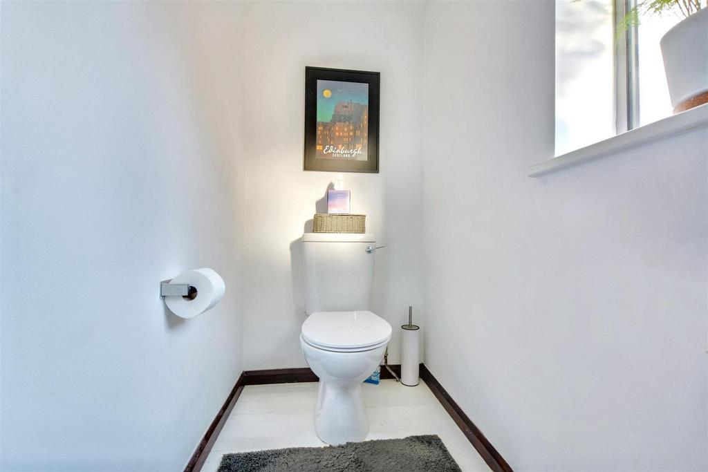 Bathroom 2.jpeg
