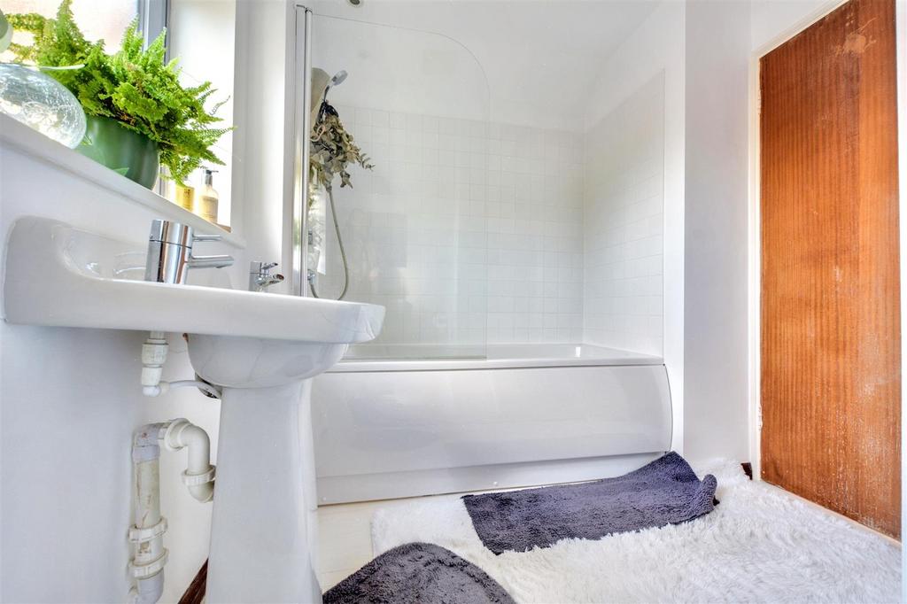 Bathroom 3.jpeg