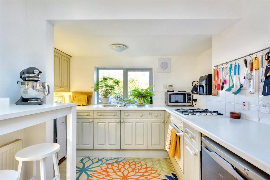 Kitchen 2.jpeg