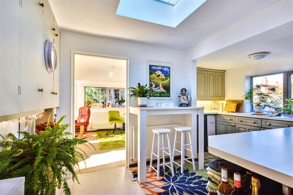 Kitchen 1.jpeg