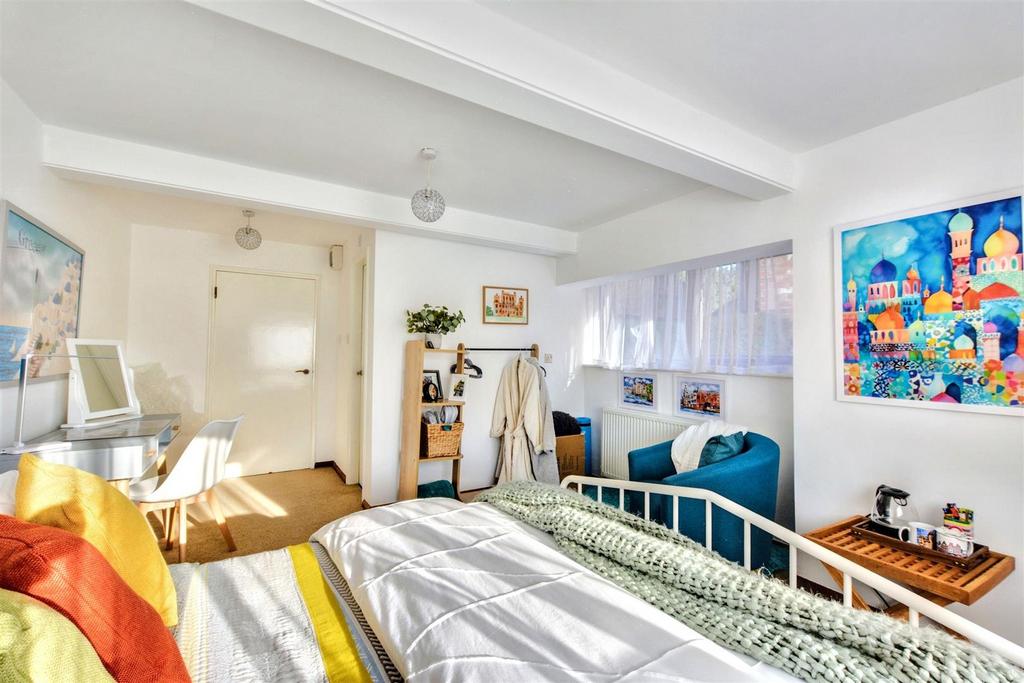 Bedroom 1 3.jpeg