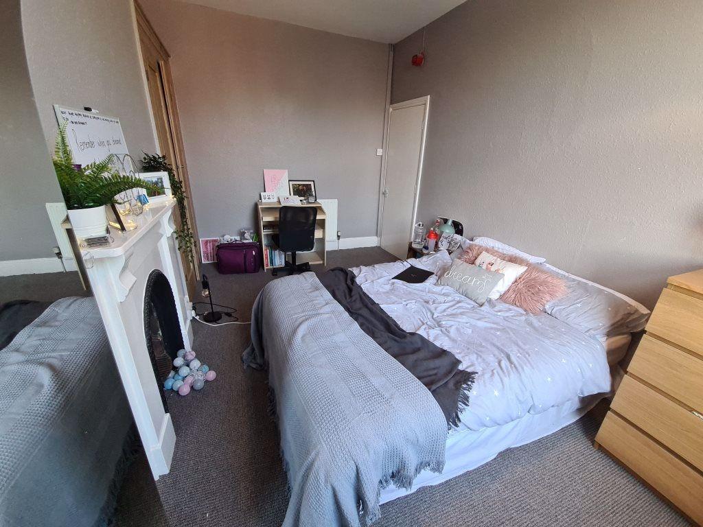A cozy double bedroom featuring a neatly made b...