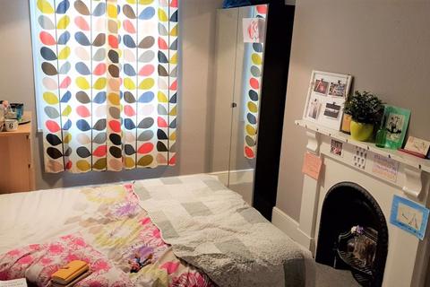 6 bedroom house to rent, Ridgeway Terrace, Leeds LS6