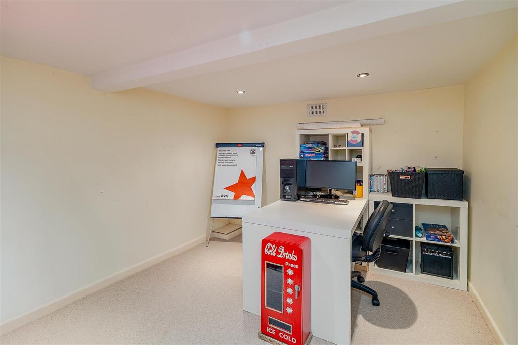 Interior014.jpg