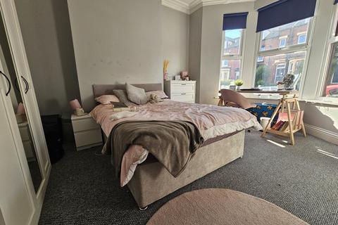 6 bedroom house to rent, Cliff Mount, Leeds LS6