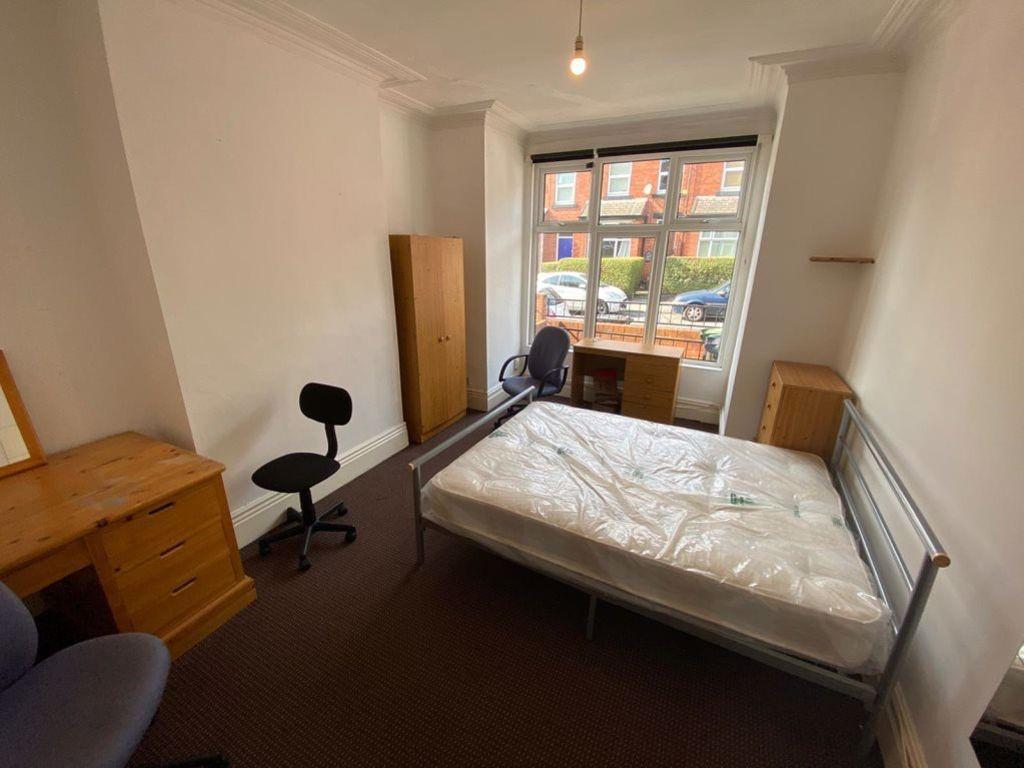 A bright and tidy double bedroom featuring a co...
