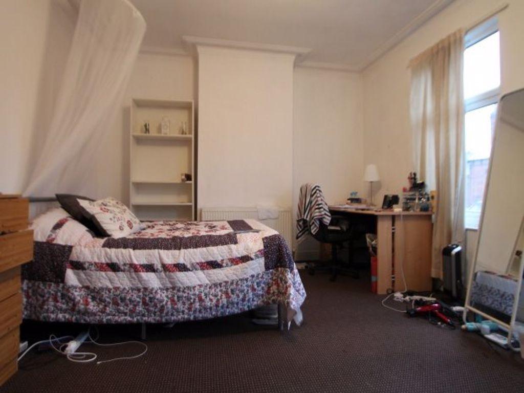 A cozy double bedroom featuring a neatly made b...