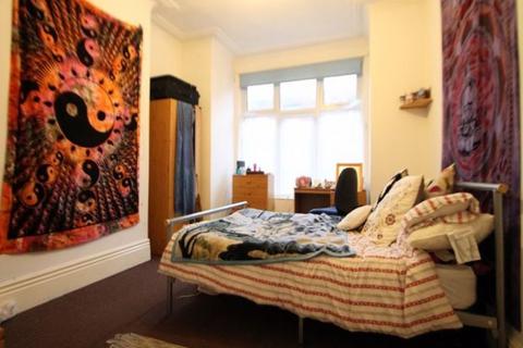 6 bedroom house to rent, Chestnut Avenue, Leeds LS6