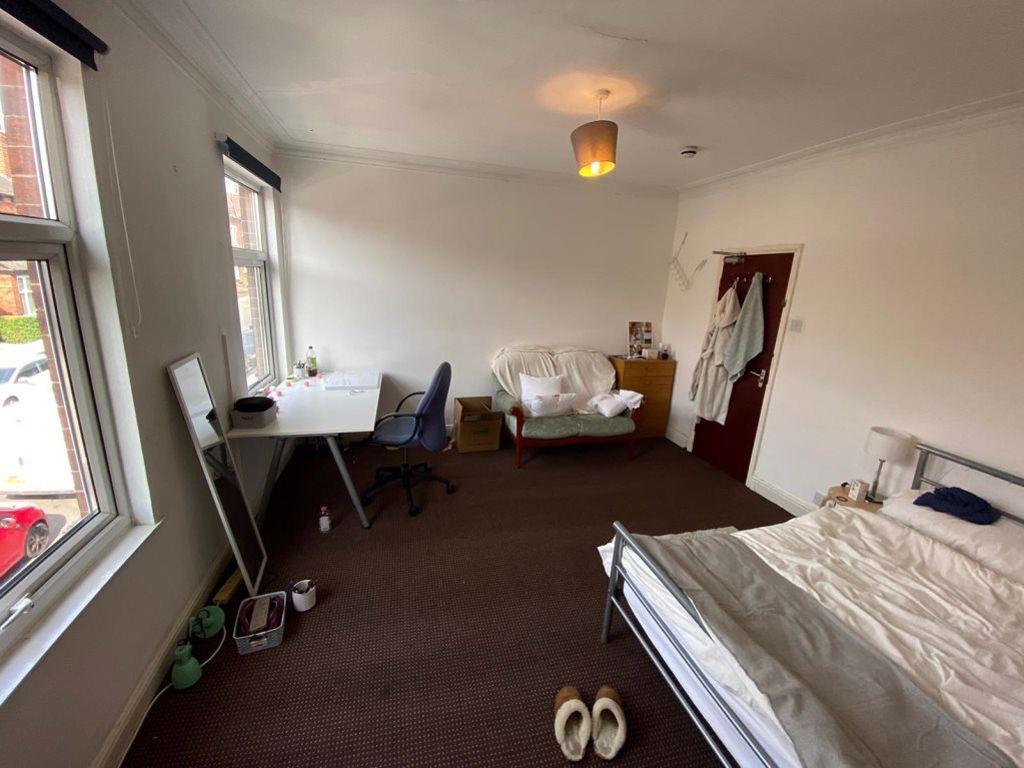 Bright and well-lit double bedroom featuring a ...
