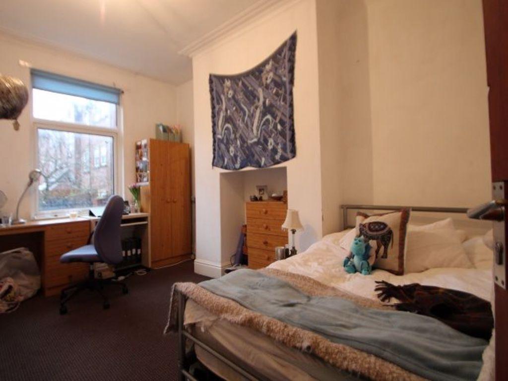 A cozy double bedroom featuring a comfortable d...