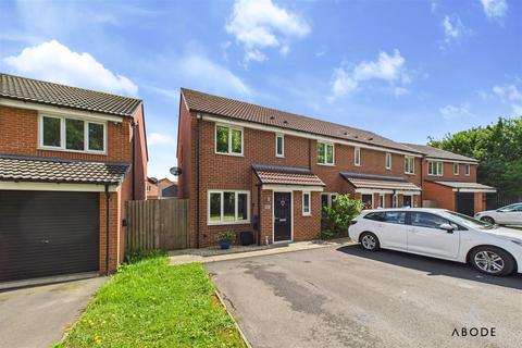3 bedroom end of terrace house for sale, Upton Drive, Burton-On-Trent DE14