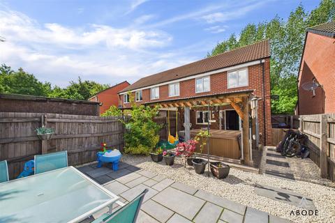 3 bedroom end of terrace house for sale, Upton Drive, Burton-On-Trent DE14