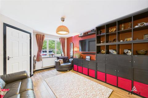 3 bedroom end of terrace house for sale, Upton Drive, Burton-On-Trent DE14