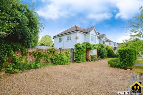 undefined, The Rowans, Gerrards Cross, United Kingdom, SL9