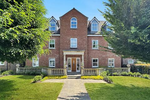 2 bedroom flat to rent, 2 bedroom Ground Floor Flat in Chichester