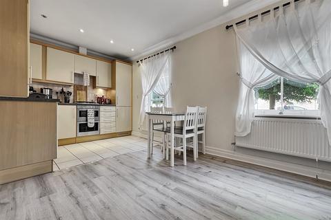 2 bedroom flat to rent, 2 bedroom Ground Floor Flat in Chichester