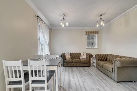 2 bedroom flat to rent, 2 bedroom Ground Floor Flat in Chichester