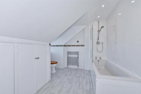 3 bedroom apartment for sale, HAWKWOOD RISE, GREAT BOOKHAM, KT23