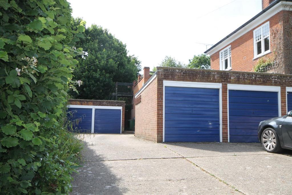 .garage.JPG