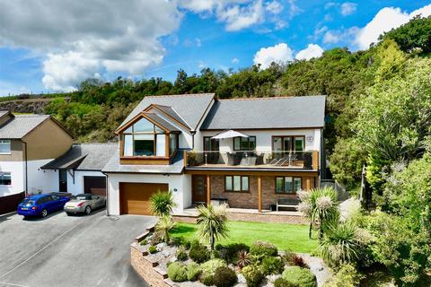 5 bedroom detached house for sale, Ala Road, Pwllheli