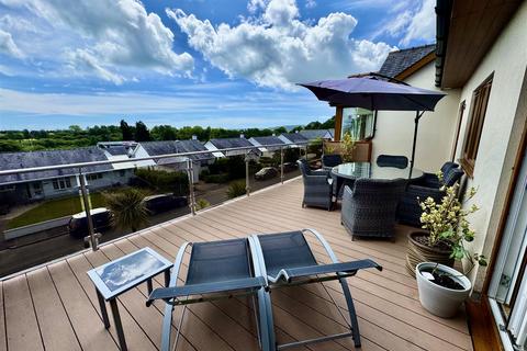 5 bedroom detached house for sale, Ala Road, Pwllheli