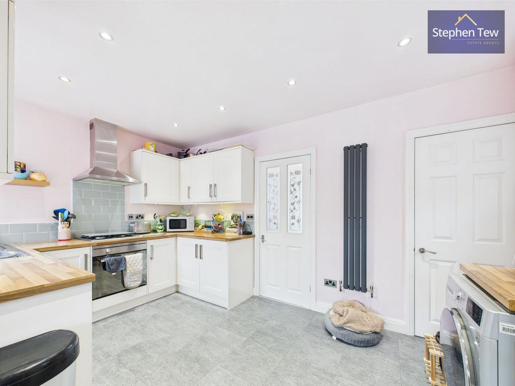 Kitchen/ Dining Room