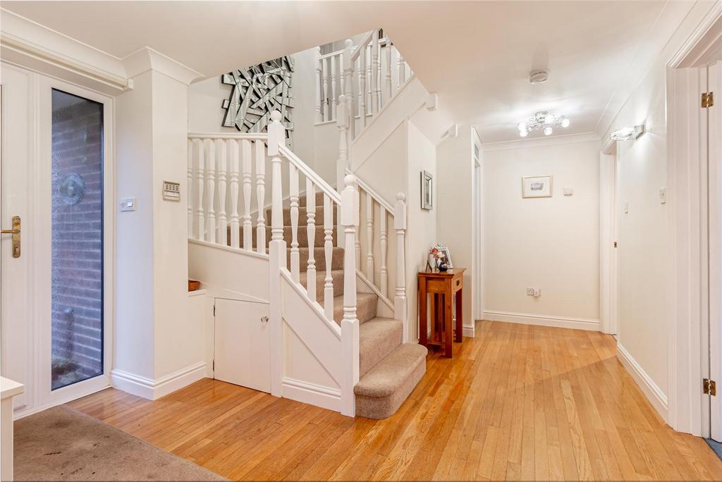 Hallway-1.jpg