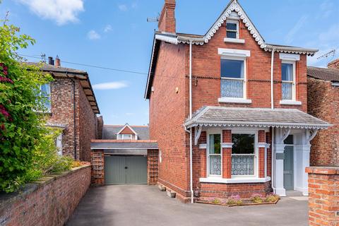 5 bedroom detached house for sale, Malton Road, York, YO31 9LT